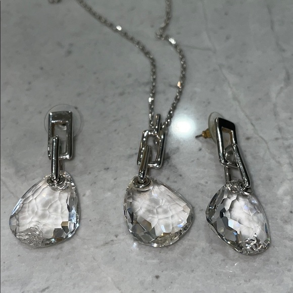 Swarovski Crystal Set Earring and Necklace - Picture 1 of 2